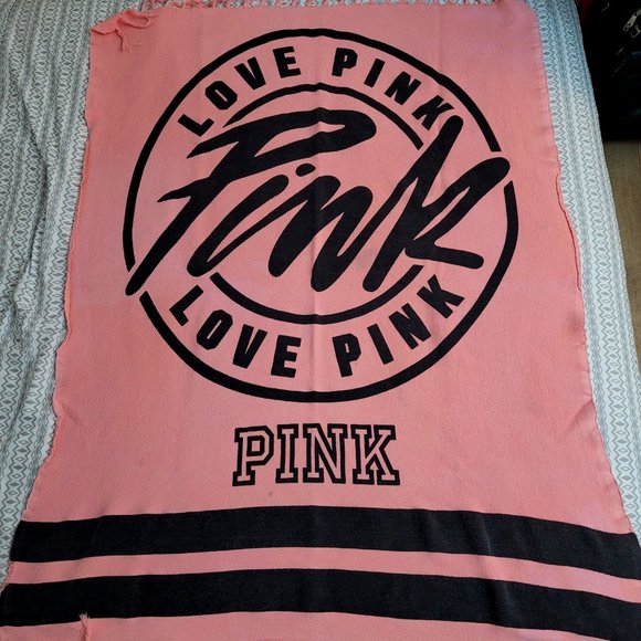 "Love Pink" blanket. - Picture 1 of 9